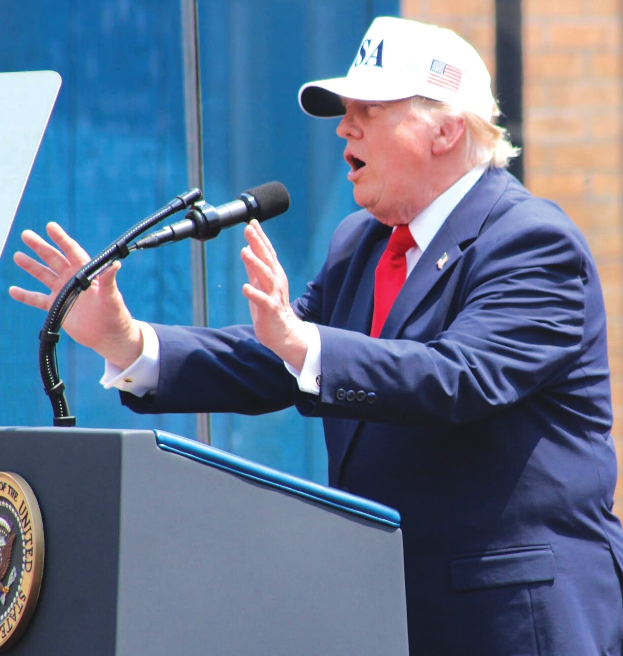 TRAMP PUT A RECORD ON トランプ President Trump visits Medora for library opening - Golden Valley News